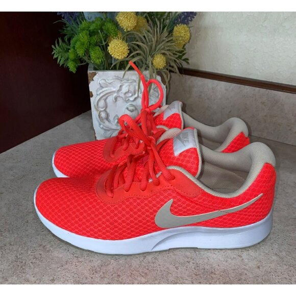 Nike Tanjun Womens Sneakers Bright Neon Crimson/White Size 8.5 - Picture 6 of 8
